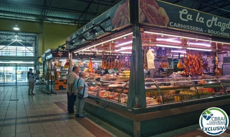 2 sovrum Lägenhet till salu i Roses med pool - 298 000 € (Ref: 8418039)