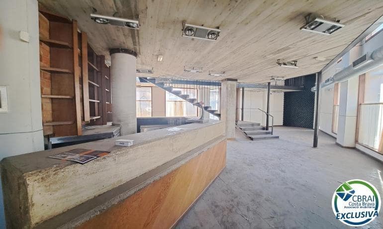Commercial for sale in Figueres - € 149,000 (Ref: 8456998)