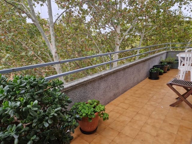 Ático de 4 habitaciones en Figueres en venta - 195.000 € (Ref: 8561465)