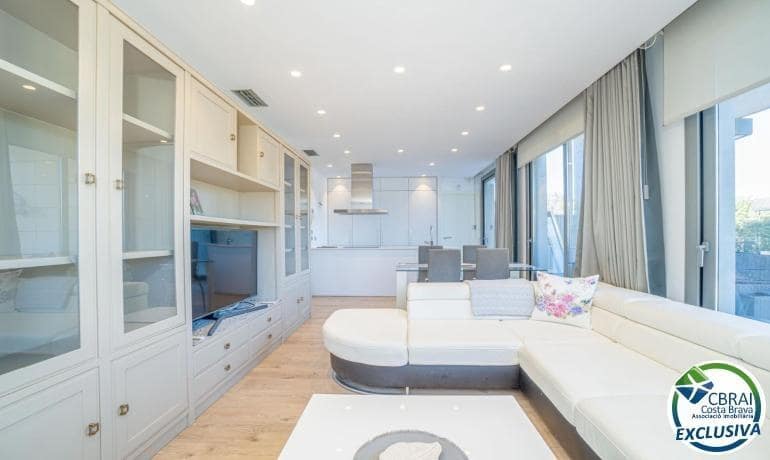 3 bedroom Apartment for sale in Roses - € 425,000 (Ref: 8568476)