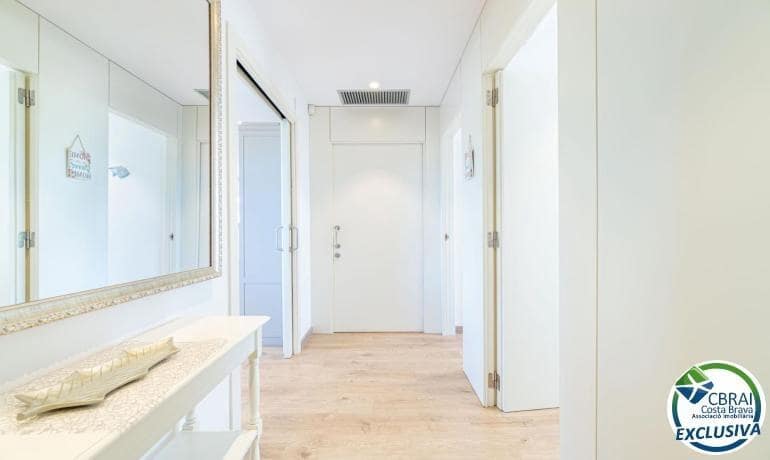 3 bedroom Apartment for sale in Roses - € 425,000 (Ref: 8568476)