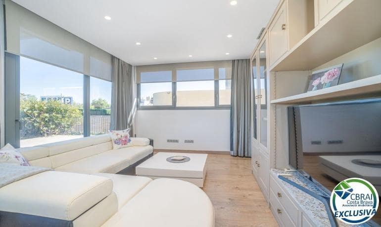 3 bedroom Apartment for sale in Roses - € 425,000 (Ref: 8568476)