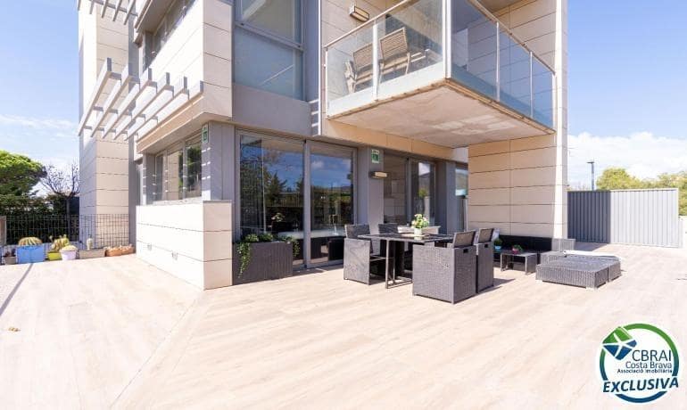 3 bedroom Apartment for sale in Roses - € 425,000 (Ref: 8568476)