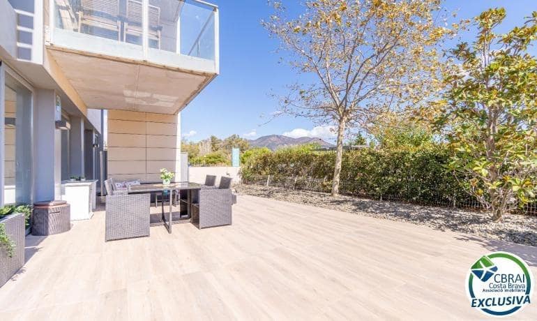 3 bedroom Apartment for sale in Roses - € 425,000 (Ref: 8568476)