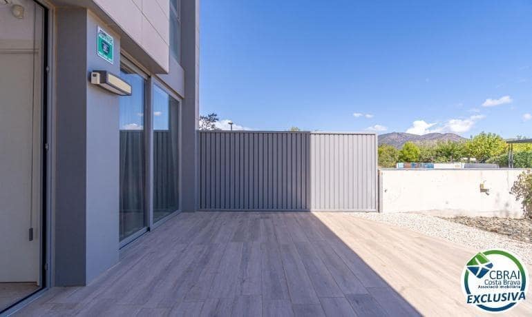 3 bedroom Apartment for sale in Roses - € 425,000 (Ref: 8568476)