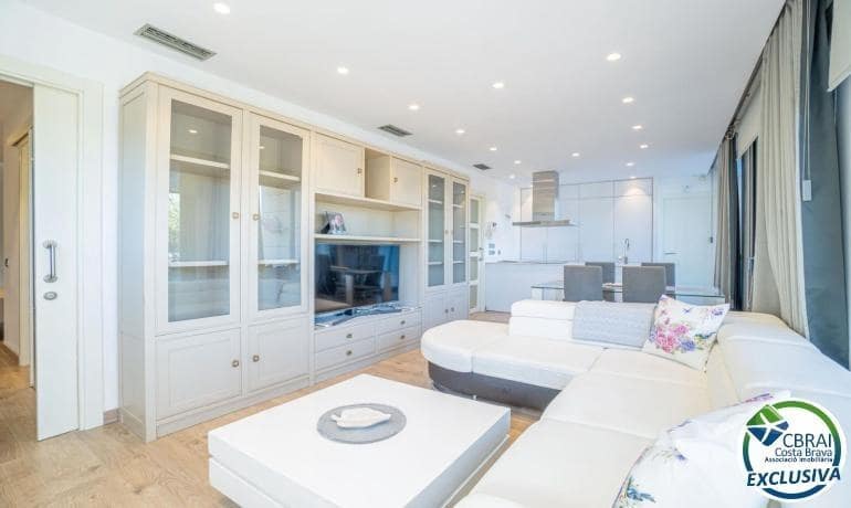 3 bedroom Apartment for sale in Roses - € 425,000 (Ref: 8568476)