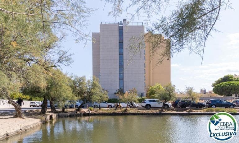 3 bedroom Apartment for sale in Roses - € 425,000 (Ref: 8568476)