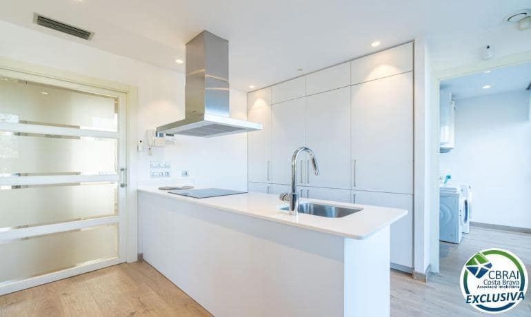 3 bedroom Apartment for sale in Roses - € 425,000 (Ref: 8568476)