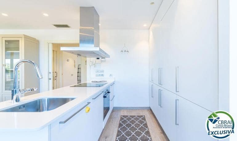 3 bedroom Apartment for sale in Roses - € 425,000 (Ref: 8568476)