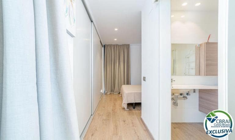 3 bedroom Apartment for sale in Roses - € 425,000 (Ref: 8568476)