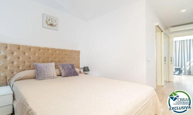 3 bedroom Apartment for sale in Roses - € 425,000 (Ref: 8568476)