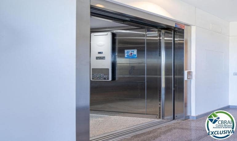 3 bedroom Apartment for sale in Roses - € 425,000 (Ref: 8568476)