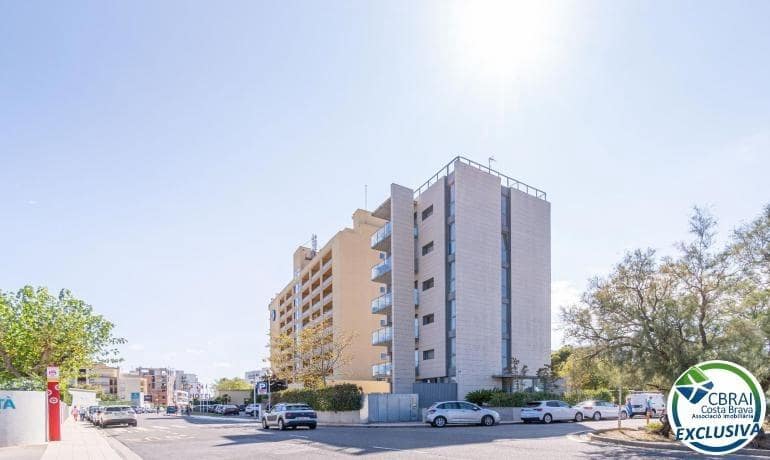 3 bedroom Apartment for sale in Roses - € 425,000 (Ref: 8568476)