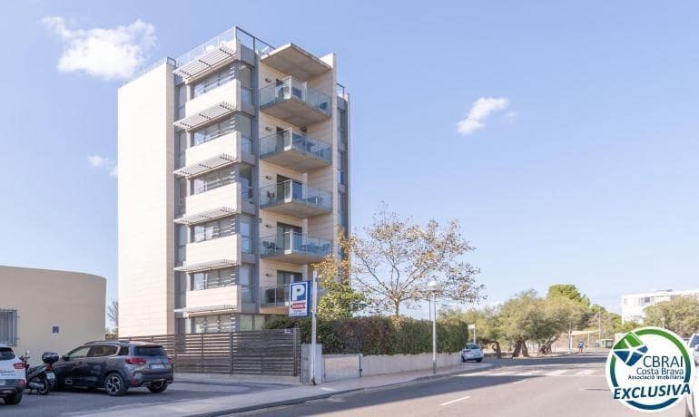3 bedroom Apartment for sale in Roses - € 425,000 (Ref: 8568476)