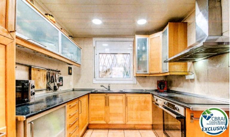 3 soveværelse Villa til salg i Roses med swimmingpool garage - € 790.000 (Ref: 8686246)