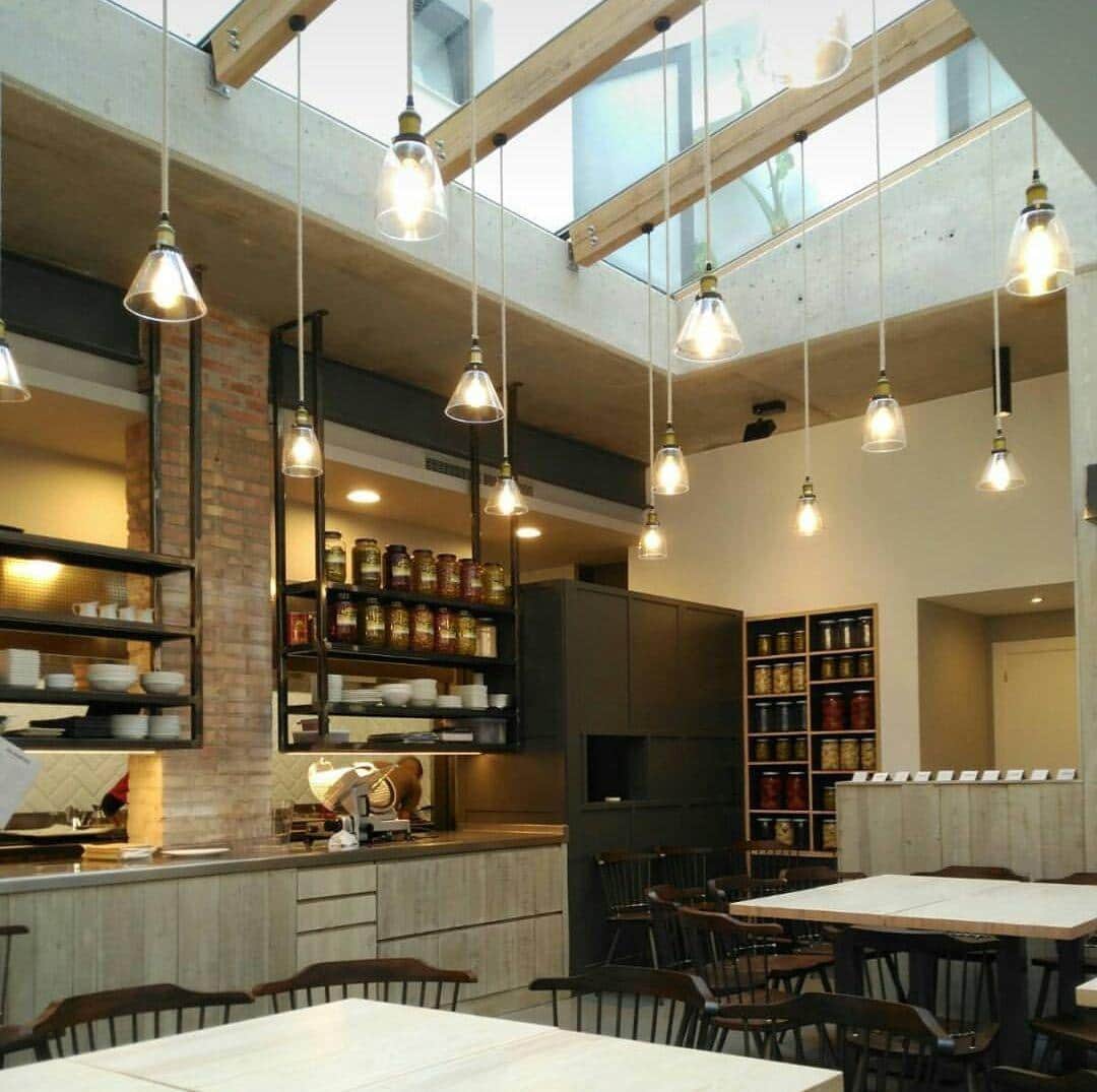 Kaupallinen myytävänä paikassa Roses - 590 000 € (Ref: 8792743)