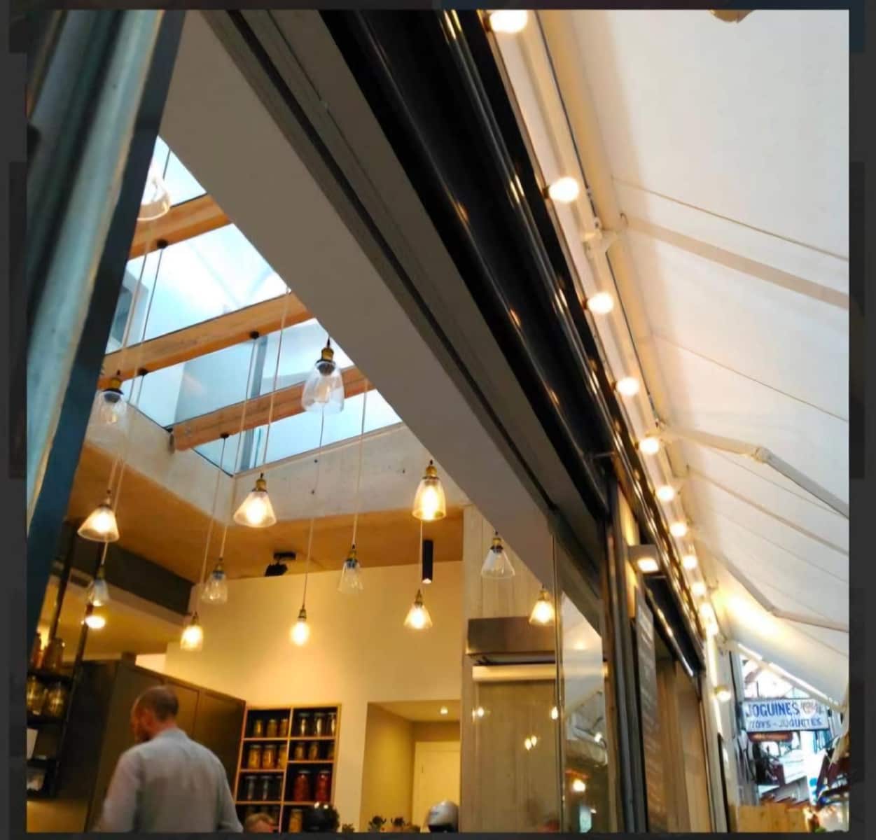 Kaupallinen myytävänä paikassa Roses - 590 000 € (Ref: 8792743)