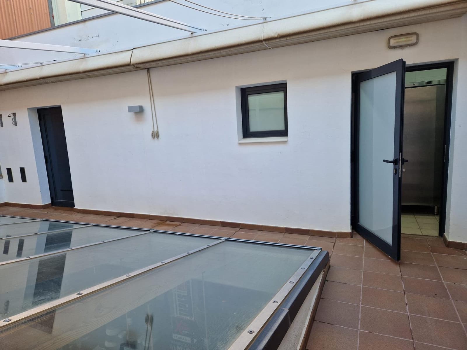 Kaupallinen myytävänä paikassa Roses - 590 000 € (Ref: 8792743)