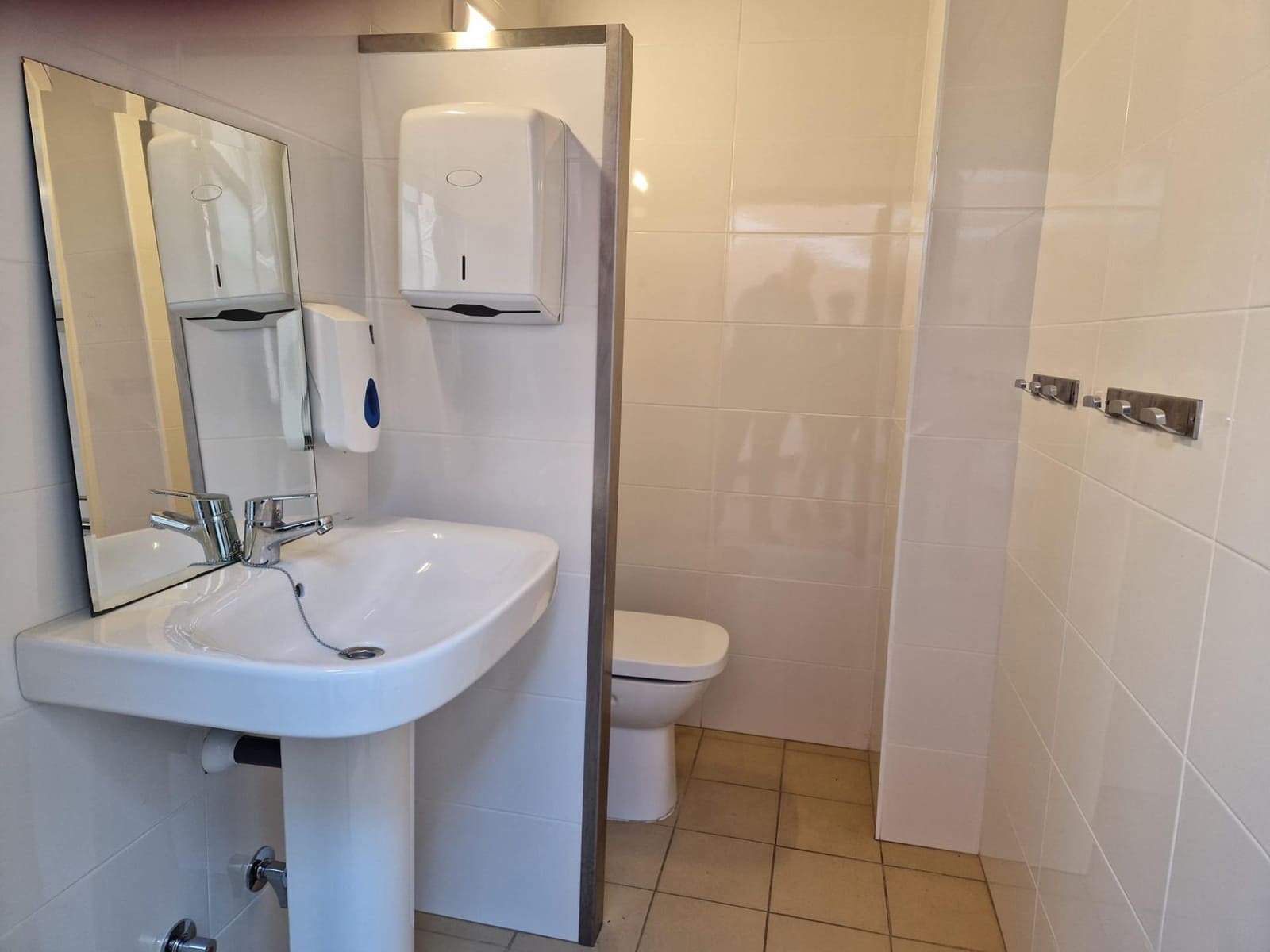 Kaupallinen myytävänä paikassa Roses - 590 000 € (Ref: 8792743)