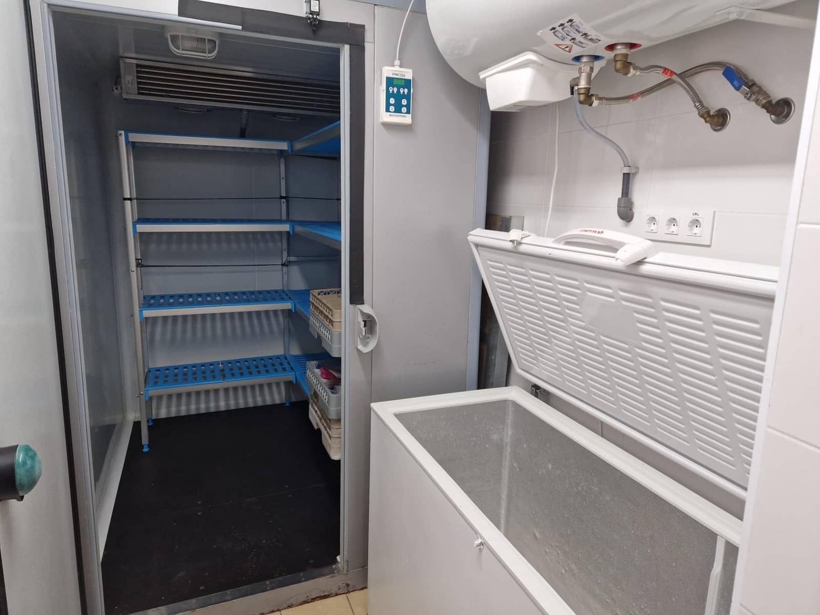 Kaupallinen myytävänä paikassa Roses - 590 000 € (Ref: 8792743)