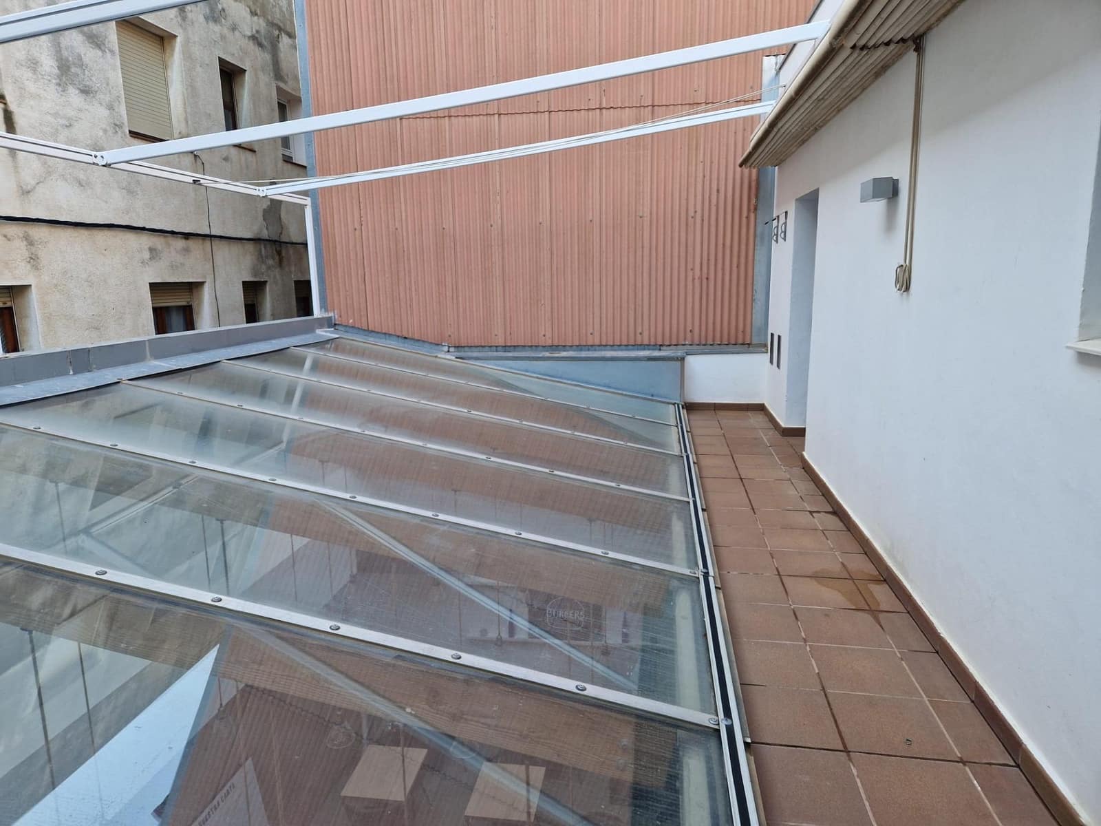 Kaupallinen myytävänä paikassa Roses - 590 000 € (Ref: 8792743)