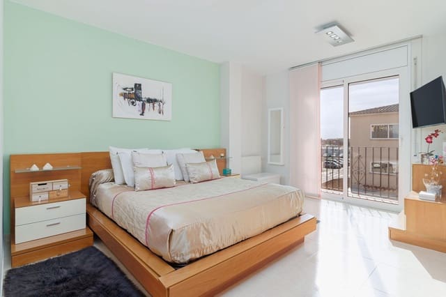 4 chambre Villa/Maison à vendre à Empuriabrava, Castelló d'Empúries avec piscine garage - 335 000 € (Ref: 8849485)