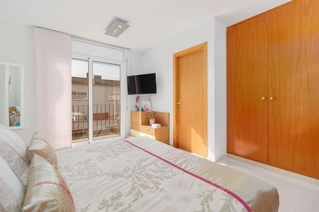 4 chambre Villa/Maison à vendre à Empuriabrava, Castelló d'Empúries avec piscine garage - 335 000 € (Ref: 8849485)