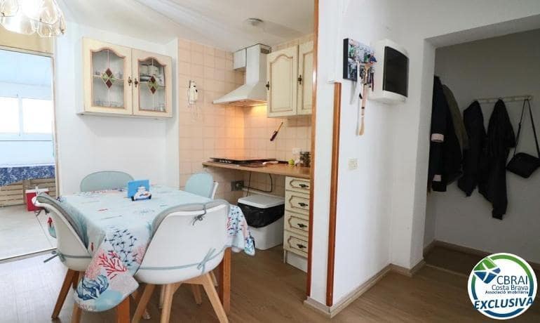 3 makuuhuone Omakotitalo myytävänä paikassa Empuriabrava mukana 
autotalli - 259 000 € (Ref: 8857317)