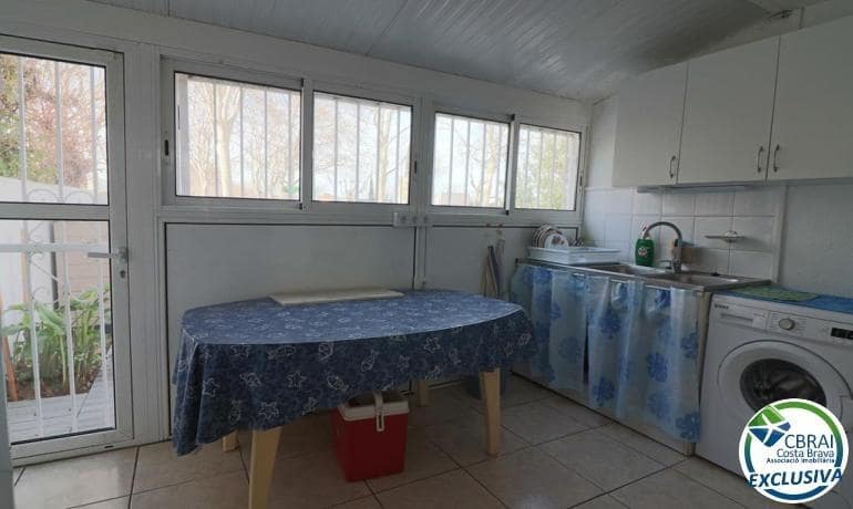 3 makuuhuone Omakotitalo myytävänä paikassa Empuriabrava mukana 
autotalli - 259 000 € (Ref: 8857317)