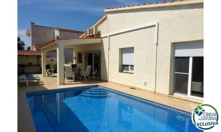 3 slaapkamer Appartement te koop in Empuriabrava met zwembad - € 490.000 (Ref: 8874540)