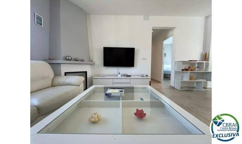3 slaapkamer Appartement te koop in Empuriabrava met zwembad - € 490.000 (Ref: 8874540)