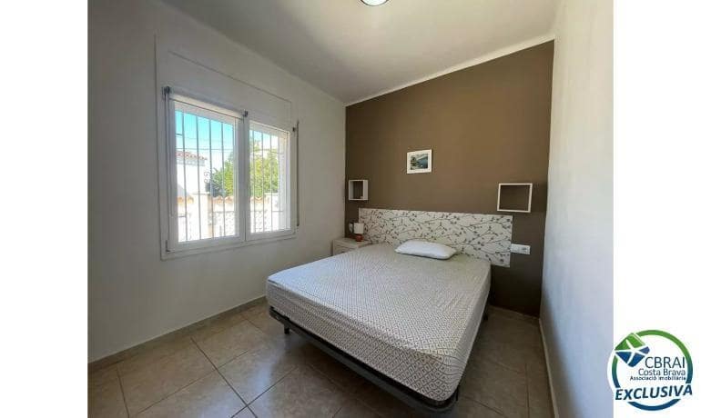 3 slaapkamer Appartement te koop in Empuriabrava met zwembad - € 490.000 (Ref: 8874540)