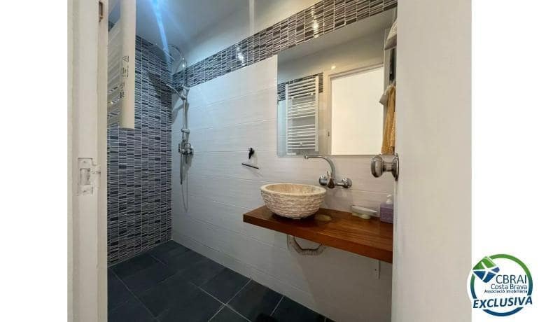 3 slaapkamer Appartement te koop in Empuriabrava met zwembad - € 490.000 (Ref: 8874540)