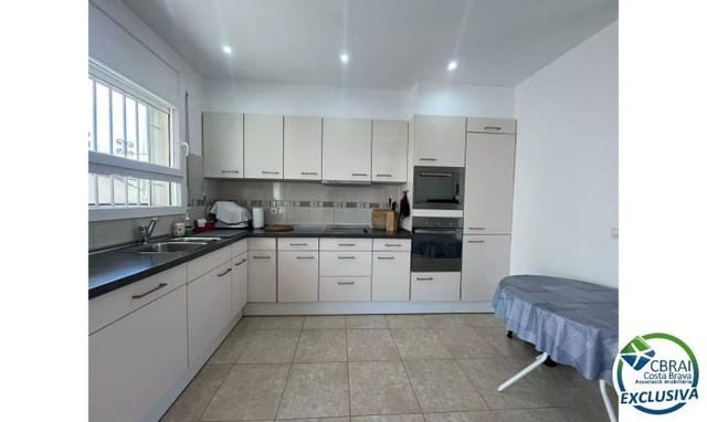 3 slaapkamer Appartement te koop in Empuriabrava, Castelló d'Empúries met zwembad - € 490.000 (Ref: 8874540)