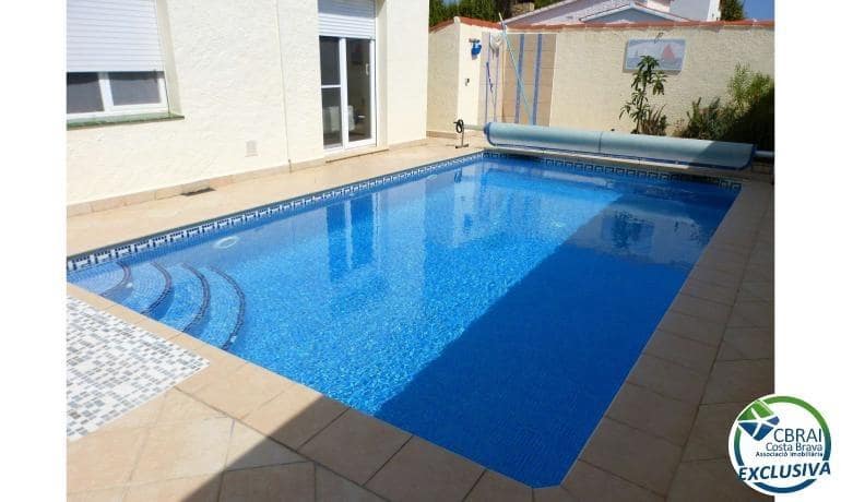 3 slaapkamer Appartement te koop in Empuriabrava met zwembad - € 490.000 (Ref: 8874540)