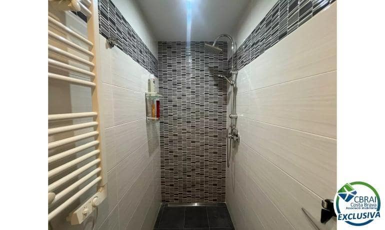 3 slaapkamer Appartement te koop in Empuriabrava met zwembad - € 490.000 (Ref: 8874540)