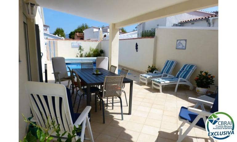 3 slaapkamer Appartement te koop in Empuriabrava met zwembad - € 490.000 (Ref: 8874540)