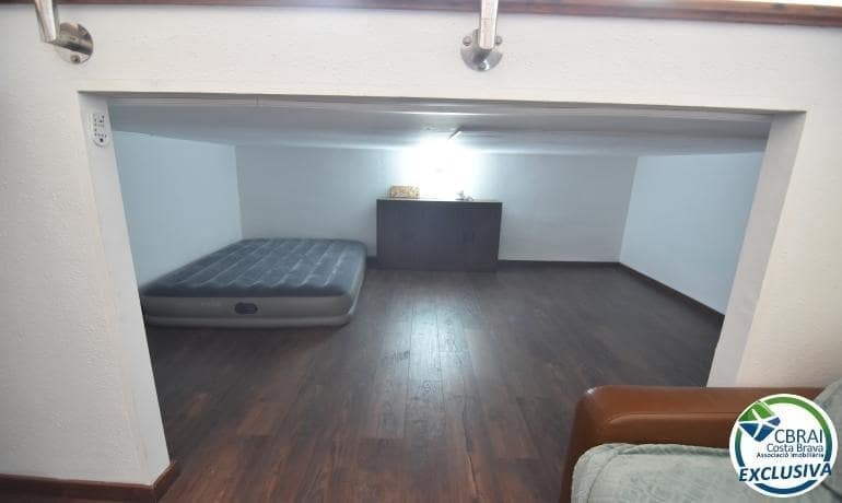 Erhverv til salg i Empuriabrava med garage - € 145.000 (Ref: 8881707)