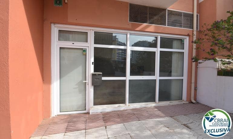 Erhverv til salg i Empuriabrava med garage - € 145.000 (Ref: 8881707)