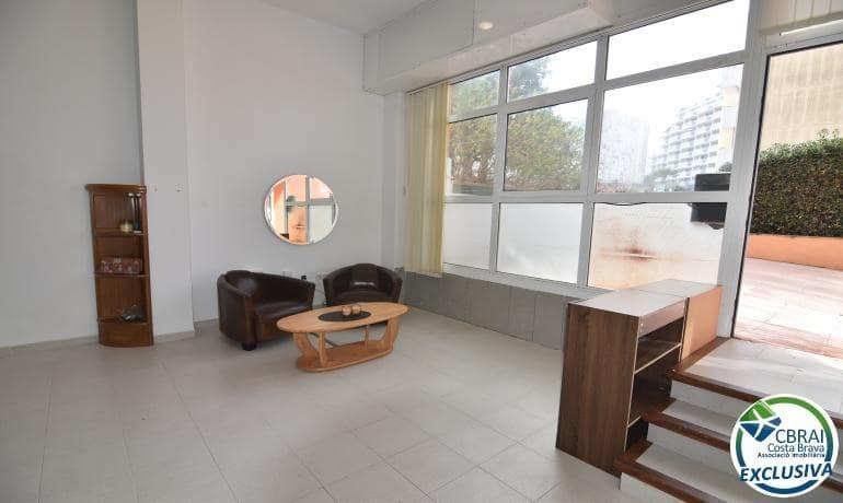 Erhverv til salg i Empuriabrava med garage - € 145.000 (Ref: 8881707)