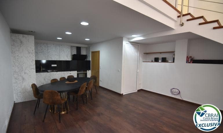 Erhverv til salg i Empuriabrava med garage - € 145.000 (Ref: 8881707)