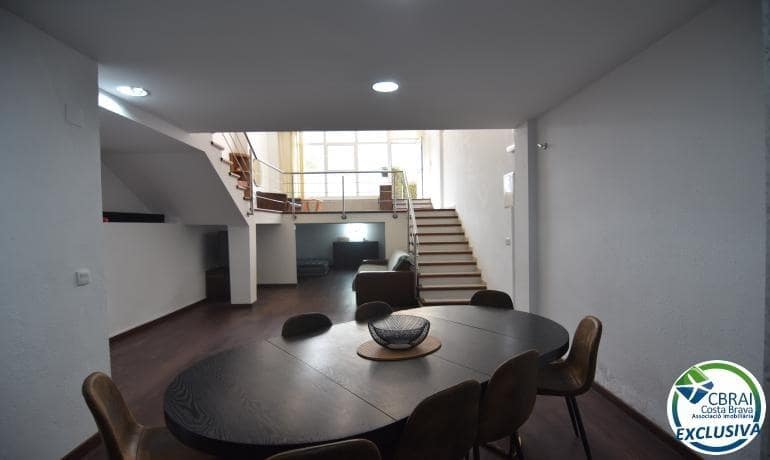 Erhverv til salg i Empuriabrava med garage - € 145.000 (Ref: 8881707)