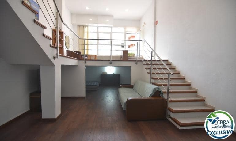 Erhverv til salg i Empuriabrava med garage - € 145.000 (Ref: 8881707)