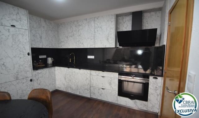 Erhverv til salg i Empuriabrava, Castelló d'Empúries med garage - € 145.000 (Ref: 8881707)