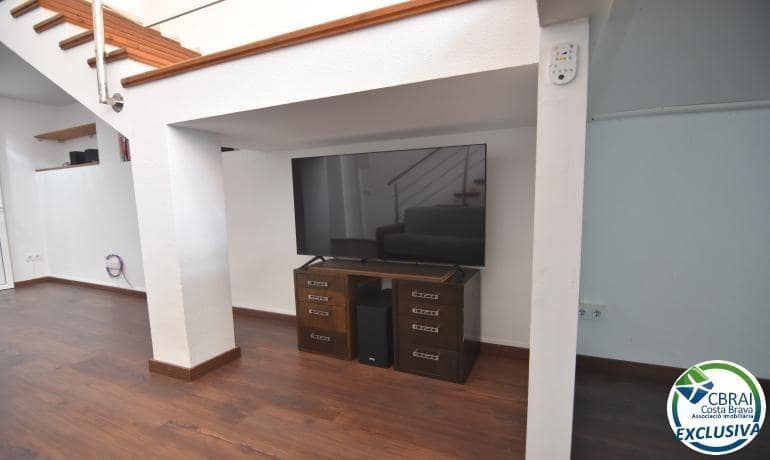 Erhverv til salg i Empuriabrava med garage - € 145.000 (Ref: 8881707)