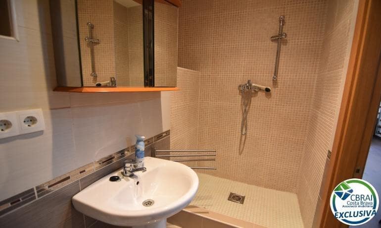 Erhverv til salg i Empuriabrava med garage - € 145.000 (Ref: 8881707)