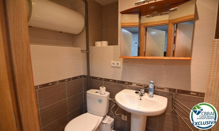 Erhverv til salg i Empuriabrava med garage - € 145.000 (Ref: 8881707)