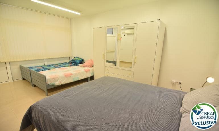 Erhverv til salg i Empuriabrava med garage - € 145.000 (Ref: 8881707)