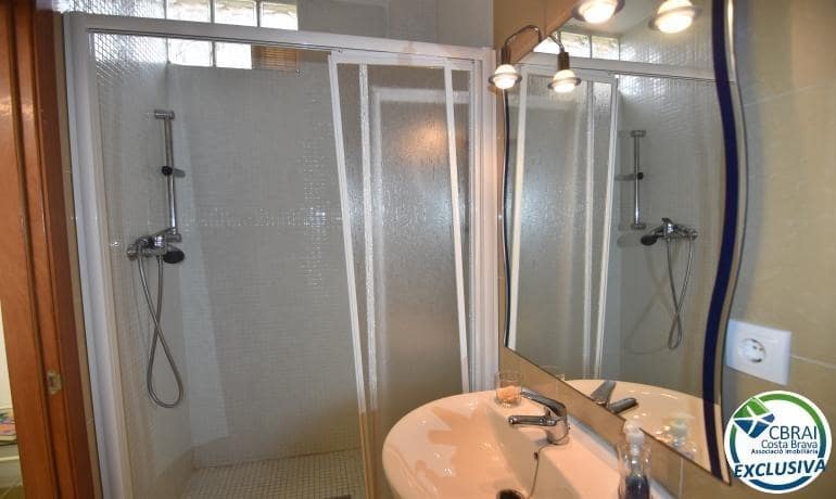 Erhverv til salg i Empuriabrava med garage - € 145.000 (Ref: 8881707)