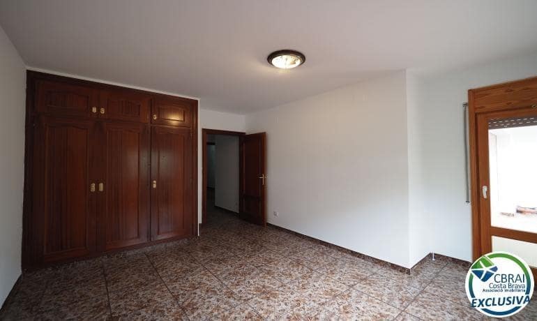 Apartamento de 3 habitaciones en Roses en venta - 185.000 € (Ref: 8884112)